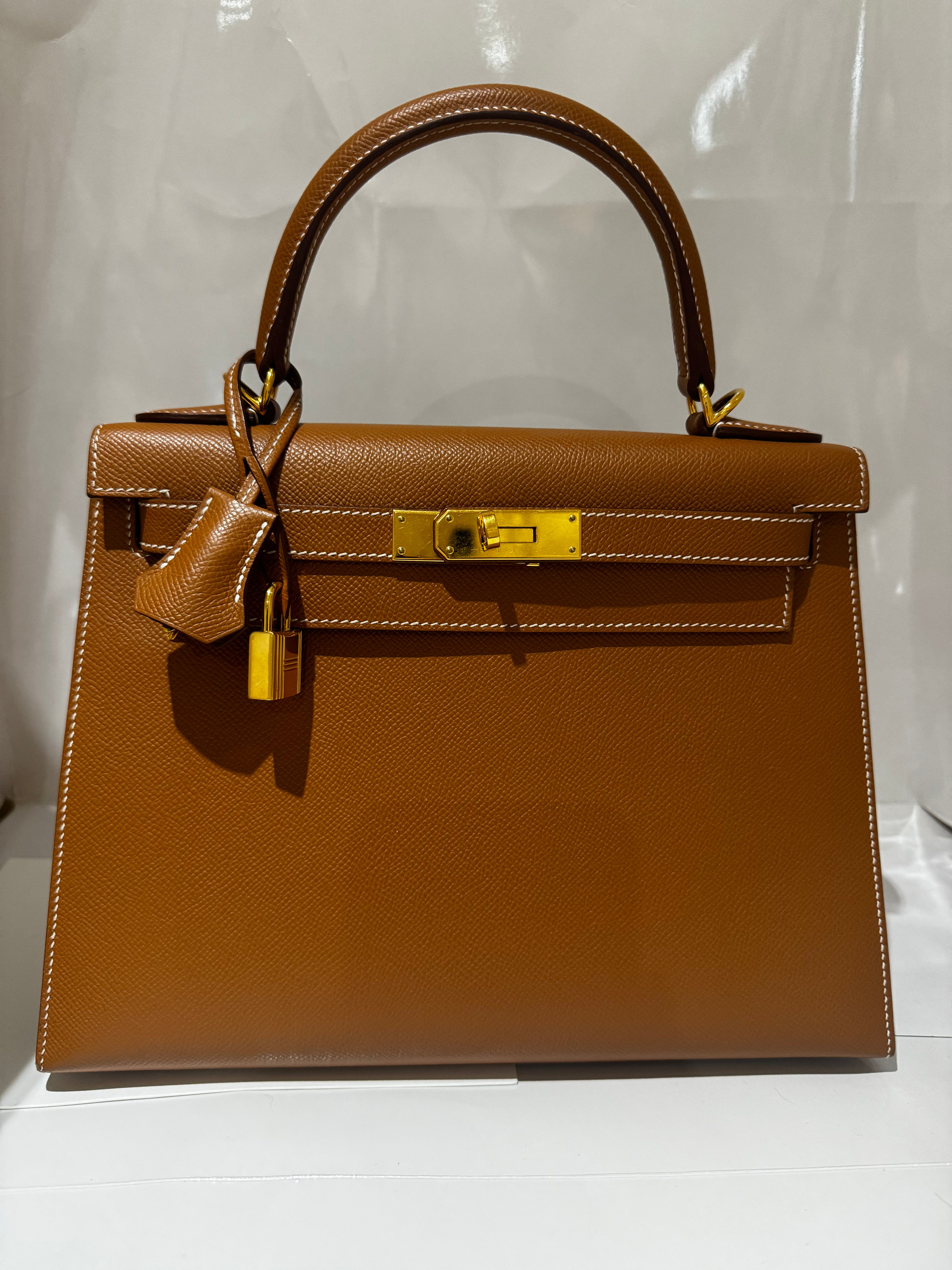 Hermès Kelly 28 Gold bag in Epsom Sellier with Gold Hardware